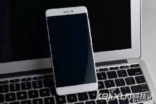 vivo X5Pro真機諜照曝光 2.5D弧面屏+超窄邊框