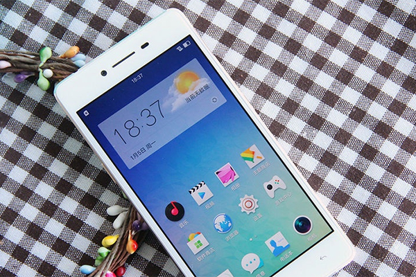 全局閃拍OPPO R7領(lǐng)銜 PDAF對(duì)焦手機(jī)推薦