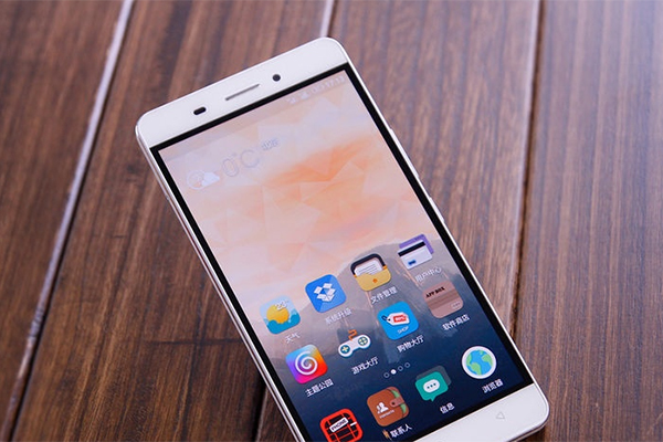 OPPO R7領銜 不再抱墻之快充手機盤點