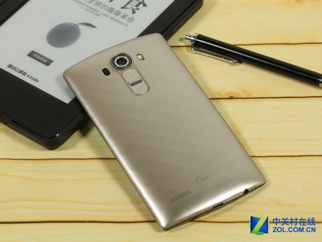 弧形背部設(shè)計(jì) LG G4京東售價(jià)為3799元 