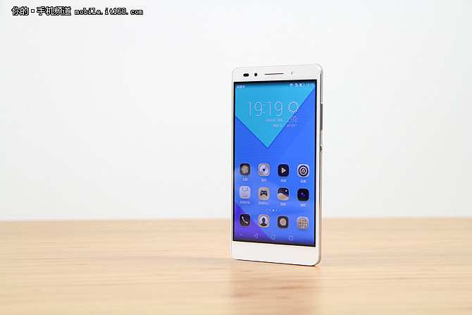 HTC M9暴降至2999元 本周超值手機(jī)匯總