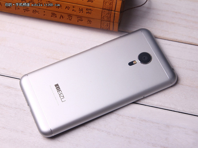魅族MX5現(xiàn)貨限時特賣1899元 送原裝耳機