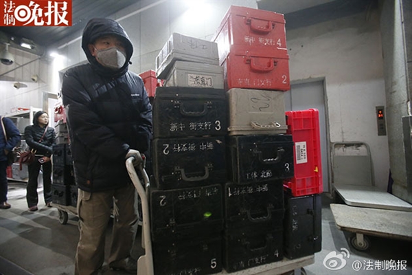 新版人民幣出庫實拍！43輛特種車排隊取運
