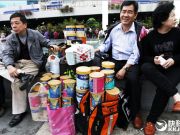 國產(chǎn)奶粉不輸進(jìn)口：國人依然瘋搶洋奶粉