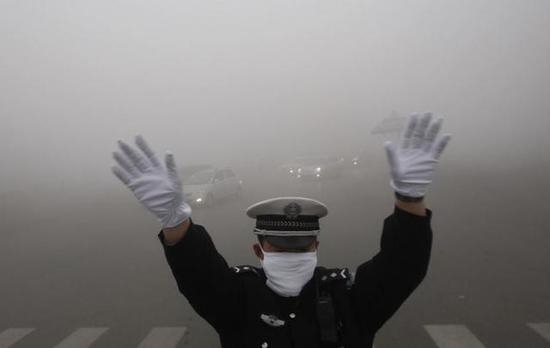 霧霾嚴重 油價不降：發(fā)改委你贏了！