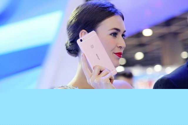 聚焦移動(dòng)大會(huì) 玫瑰金版vivo X6Plus閃耀