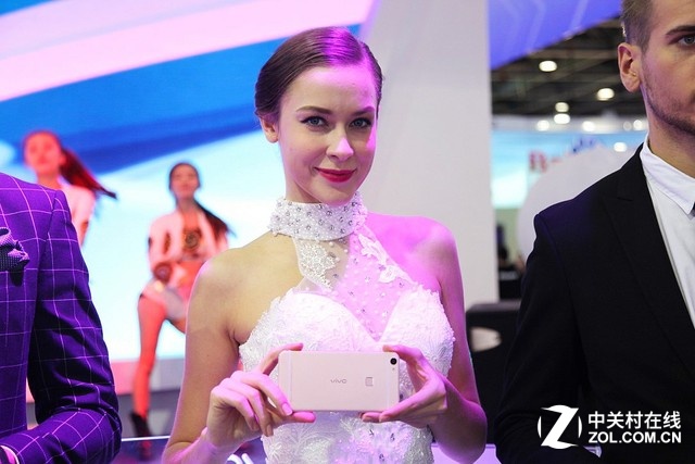 聚焦移動(dòng)大會(huì) 玫瑰金版vivo X6Plus閃耀
