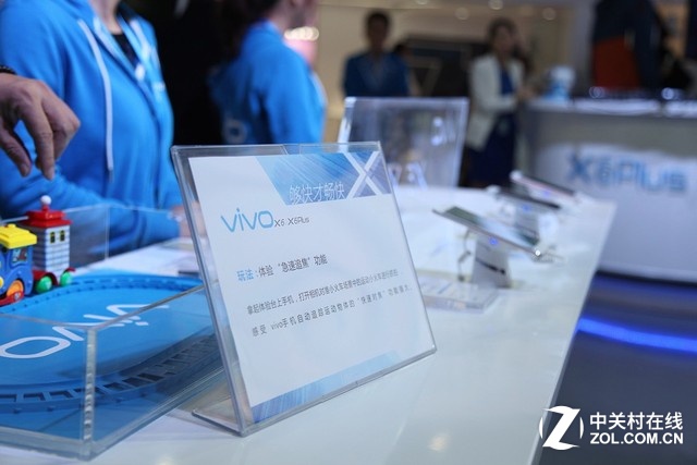 聚焦移動(dòng)大會(huì) 玫瑰金版vivo X6Plus閃耀