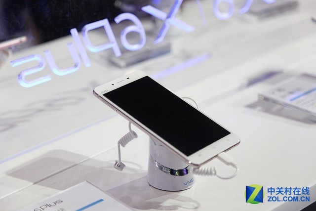 聚焦移動(dòng)大會(huì) 玫瑰金版vivo X6Plus閃耀