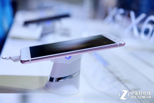 聚焦移動(dòng)大會(huì) 玫瑰金版vivo X6Plus閃耀