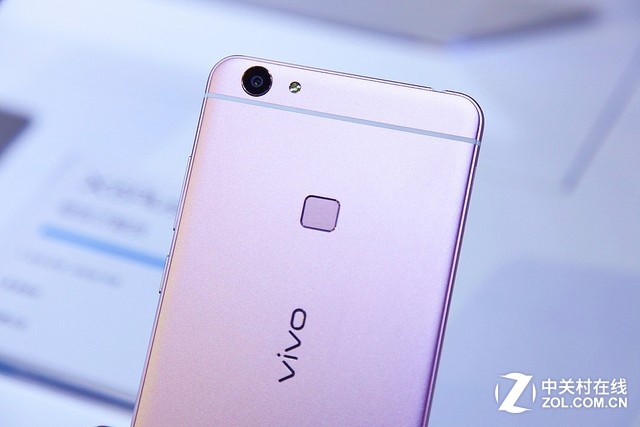 聚焦移動(dòng)大會(huì) 玫瑰金版vivo X6Plus閃耀
