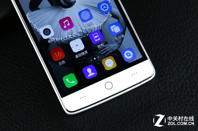 智能遙控“樂控2.0” TCL樂玩2C圖賞  