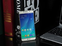 全新安卓旗艦 三星Note 5 報(bào)價(jià)4088元