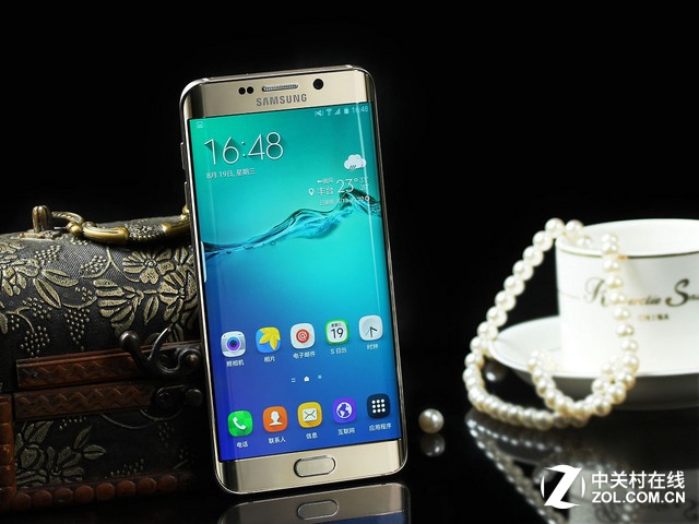 2015最高顏值<a href=/mobile/ target=_blank class=infotextkey>手機(jī)</a> 三星Galaxy S6 edge+ 