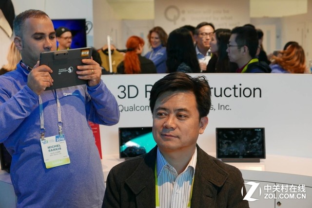 820的另一個典型應(yīng)用是3D掃描建模。820強大的性能配合3D掃描模塊，用手持設(shè)備就可以實時完成個人頭像的3D掃描與合成。最直觀的用處就是可以把游戲里人物的頭像替換成自己的，實現(xiàn)更有趣的游戲體驗。更進一步，有了方便的掃描設(shè)備，在3D打印、產(chǎn)品設(shè)計等領(lǐng)域也有廣闊應(yīng)用空間。