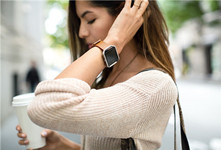 fitbit在CES上發(fā)布新產(chǎn)品：表帶表框都能換！