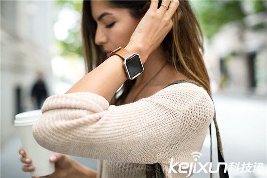 fitbit在CES上發(fā)布新產(chǎn)品：表帶表框都能換！