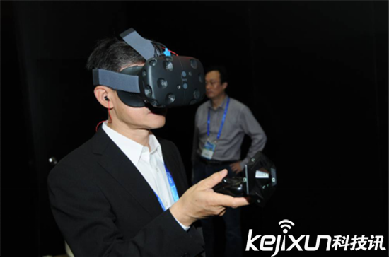HTC Vive二月底可預(yù)訂！VR會(huì)重振HTC？
