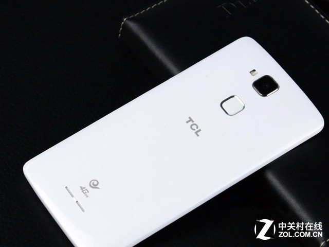 TCL樂玩2C白色版背面。