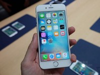 2016款三星Galaxy J1上市售價(jià)約893元