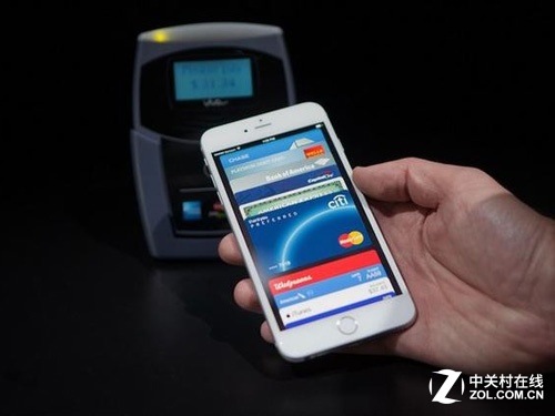 <a href=/mobile/iphone/ target=_blank class=infotextkey>iPhone</a>5e或?qū)⒂?月份發(fā)布 4英寸/3288元 