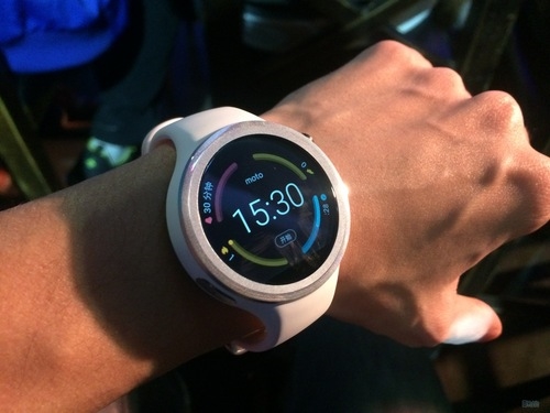 2388元！Moto 360 Sport智能手表正式發(fā)售