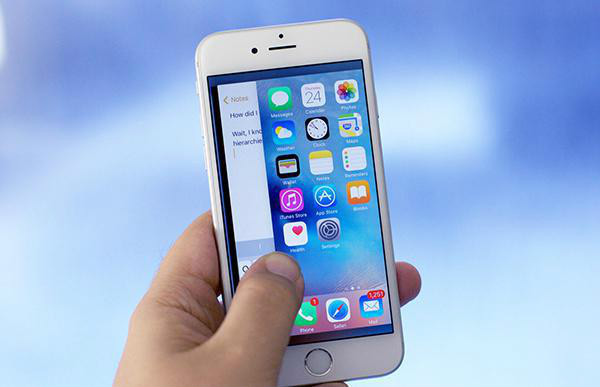 對于iPad和iPhone來說，今年的<a href=/pc/ios/ target=_blank class=infotextkey>iOS</a> 10<a href=/pc/system/ target=_blank class=infotextkey>系統(tǒng)</a>應(yīng)該會是一個里程碑式的升級。而根據(jù)往年的規(guī)律來看，今年6月的WWDC開發(fā)者大會將會是蘋果發(fā)布iOS 10系統(tǒng)的最佳時機(jī)。目前關(guān)于iOS 10系統(tǒng)的消息已經(jīng)出現(xiàn)了一些，并且對于3D Touch技術(shù)的進(jìn)一步應(yīng)用已經(jīng)成為了許多人關(guān)注的焦點(diǎn)。雖然最近蘋果發(fā)布了iOS 9.2版本系統(tǒng)，但是在iPhone 7上出現(xiàn)的設(shè)計，以及iOS 10如何在功能上適應(yīng)iPhone 7的新設(shè)計，我們將拭目以待。