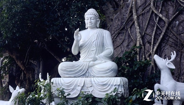 接著，為了彌補(bǔ)前一天海灘日出日落的遺憾，所以這一天的下午為了拍攝日落，選擇了五行山之行。Marble Mountains，距離峴港南邊10公里，風(fēng)景絕佳，是印度教和佛教圣地，山上有一處山水靈應(yīng)寺，是峴港三座靈應(yīng)寺之一。