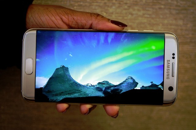 丰富曲面功能 三星Galaxy S7 Edge真机图赏