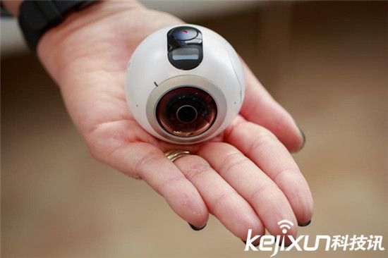 MWC2016三星發(fā)布Gear 360全景相機(jī) 扎克伯格為其站臺