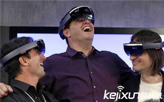 微軟HoloLens頭盔開發(fā)版接受預定：售價接近2萬元！