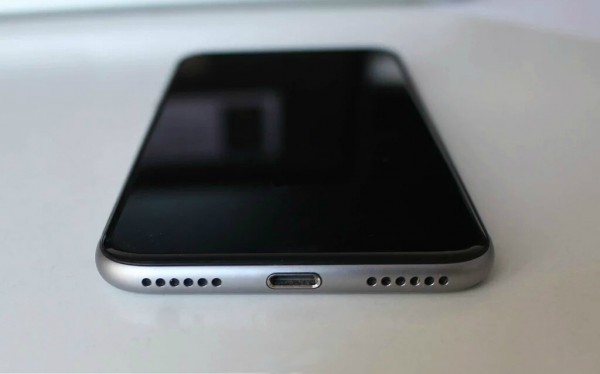 蘋果iPhone 7真機(jī)諜照曝光：魅族笑了 