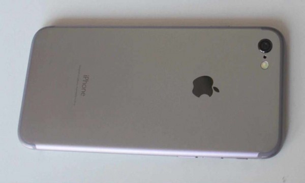 蘋果iPhone 7真機(jī)諜照曝光：魅族笑了 
