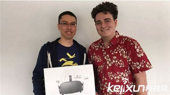全球首臺Oculus Rift消費版收貨啦：創(chuàng)始人送貨上門