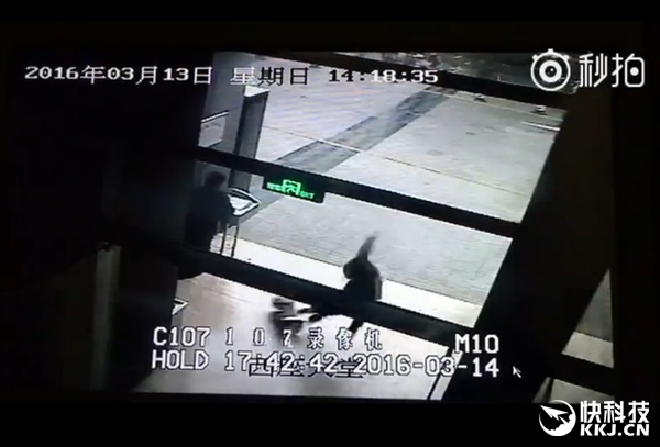 騎小米九號平衡車摔骨折 網(wǎng)友曝實拍視頻真相