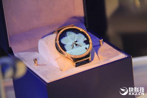 4888元！HUAWEI WATCH星月系列發(fā)布：施華洛世奇寶石