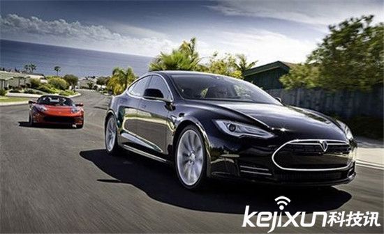 特斯拉汽車自動躲避車禍 無人駕駛真安全？