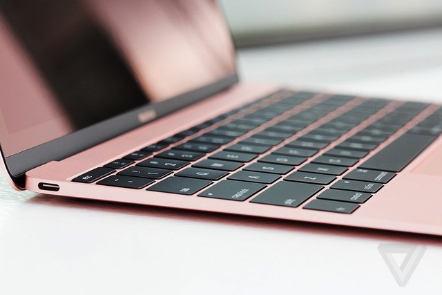 毫無預(yù)兆地出現(xiàn) 2016版MacBook圖賞