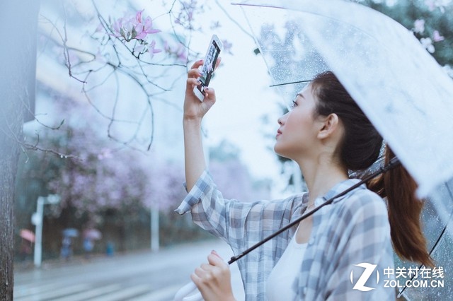 采用4G+和全網(wǎng)通+，讓Xpaly5上網(wǎng)快；并內(nèi)置了熄屏解鎖0.4秒、亮屏解鎖0.2秒的并行加速指紋技術(shù)，讓其指紋解鎖和支付快；1600萬像素的IMX298后置攝像頭，配合F2.0大光圈，啟動(dòng)僅需0.4秒，對(duì)焦僅需0.1秒，并采用夜景處理技術(shù)和復(fù)眼追蹤技術(shù)，讓其拍照快。