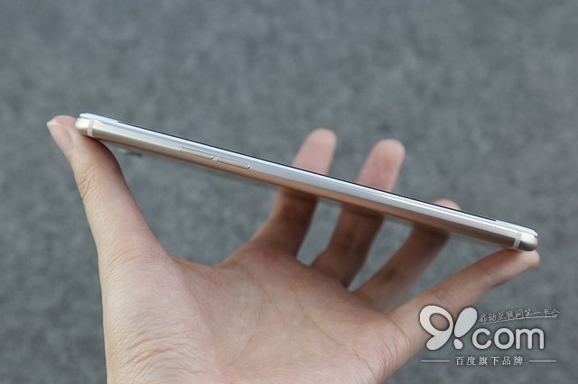 至美機(jī)身+前置指紋 OPPO R9開箱圖賞
