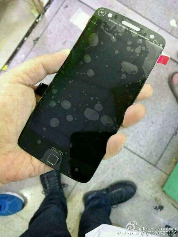 Moto X4真機(jī)正面照首曝光 多下巴搶鏡 