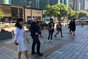 蘋果CEO庫克再次來到中國(guó) 滴滴總裁柳青陪同