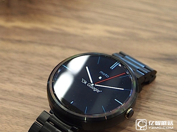 谷歌發(fā)力！<a href=/smart/chuandai/ target=_blank class=infotextkey>智能穿戴</a>或?qū)⒅С諥ndroid Pay