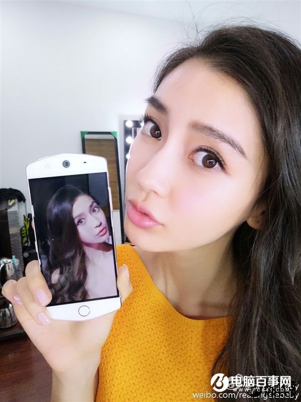 Angelababy晒美图M6自拍照 虽美但不会买！