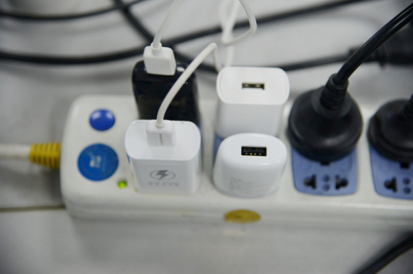 電流智能分配是噱頭？公牛插座“智商”大測試