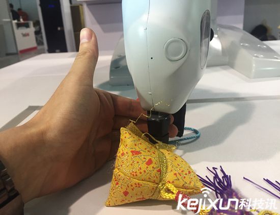 工業(yè)智能化時代已經(jīng)崛起！ VR機械手臂來了