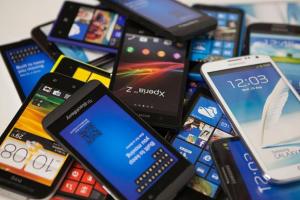 iPhone銷量首次下滑 2016全球智能手機(jī)銷量?jī)H增長(zhǎng)3.1%