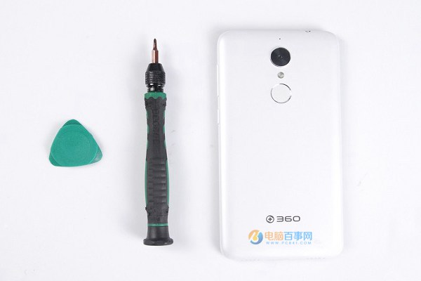 360手機(jī)N4做工如何？360手機(jī)N4拆機(jī)圖解評(píng)測