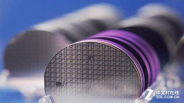 Intel改变战略模式 摩尔定律即将终结？ 