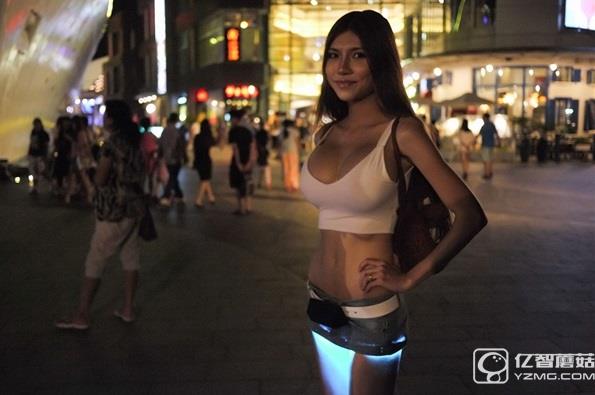 最性感爆乳中國(guó)女極客走紅：私照火辣閃瞎眼